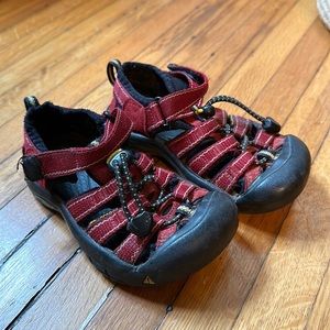 KEEN Newport H2 Red & Black Water / Hike Sandals Shoes Toddler Size US 5